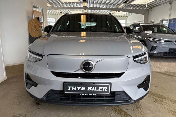 Sølv Volvo XC40 fra 2024