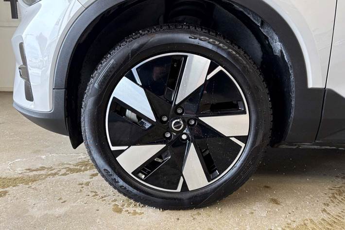 Sølv Volvo XC40 fra 2024