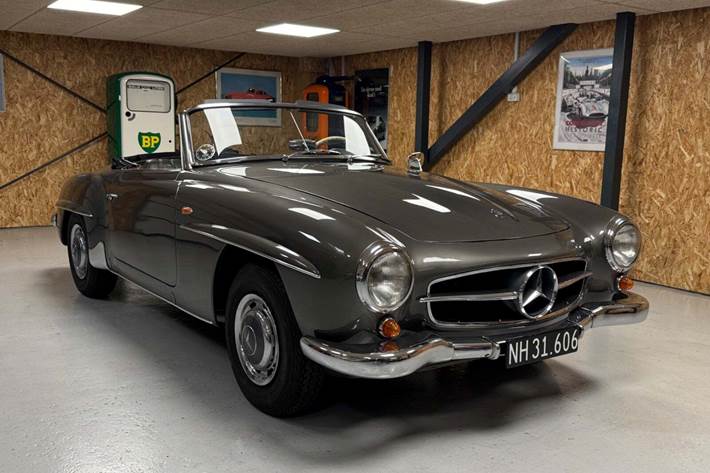 Grå Mercedes 190 SL fra 1959 set udefra
