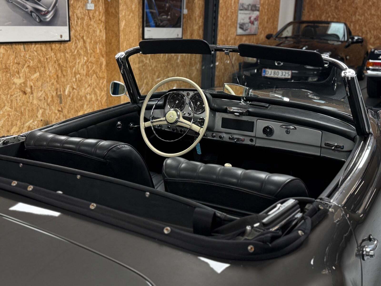Grå Mercedes 190 SL fra 1959