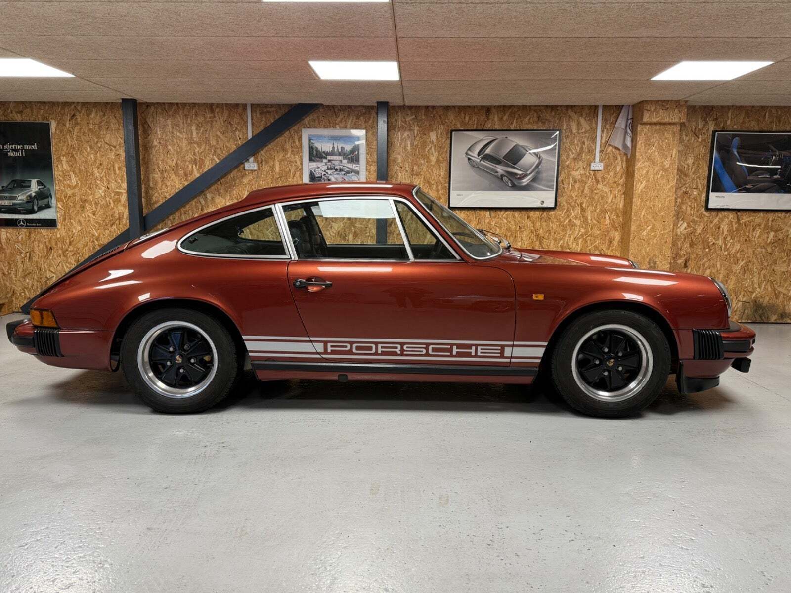 Brun Porsche 911 fra 1977