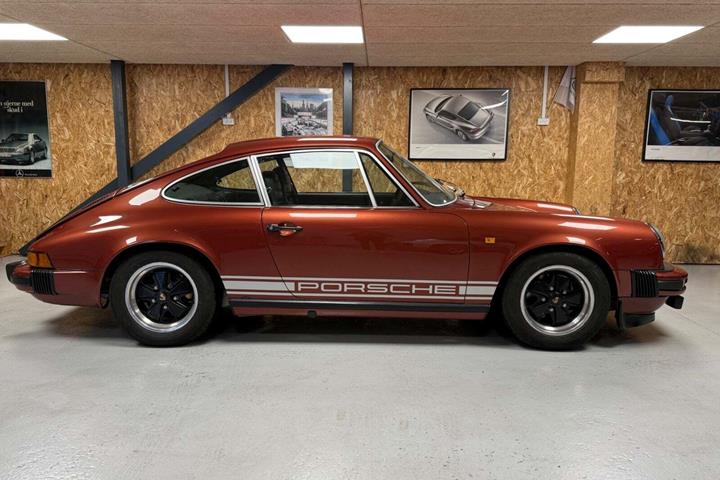 Brun Porsche 911 fra 1977