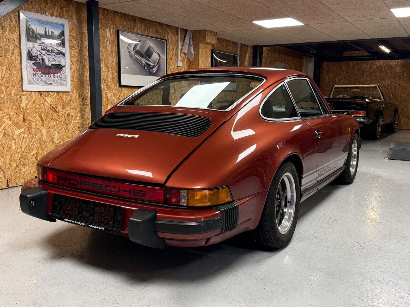 Brun Porsche 911 fra 1977