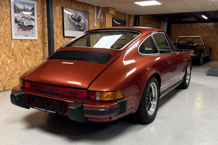 Brun Porsche 911 fra 1977