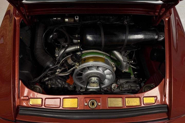 Brun Porsche 911 fra 1977