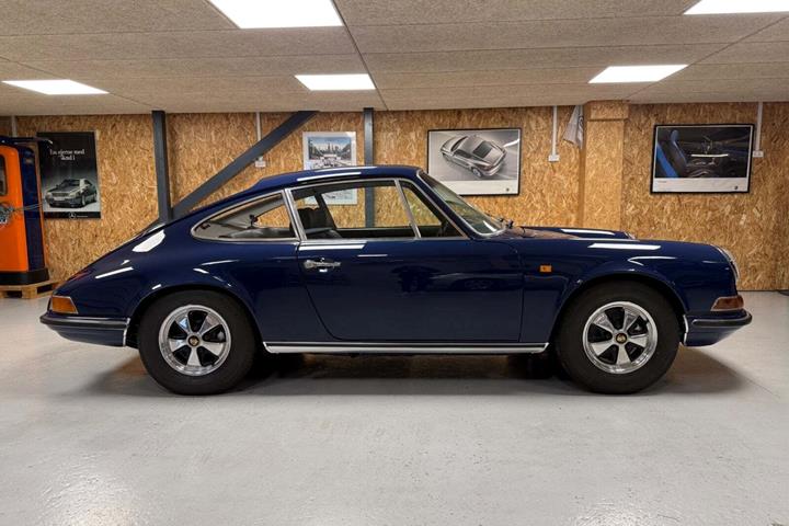 Blå Porsche 911 fra 1971