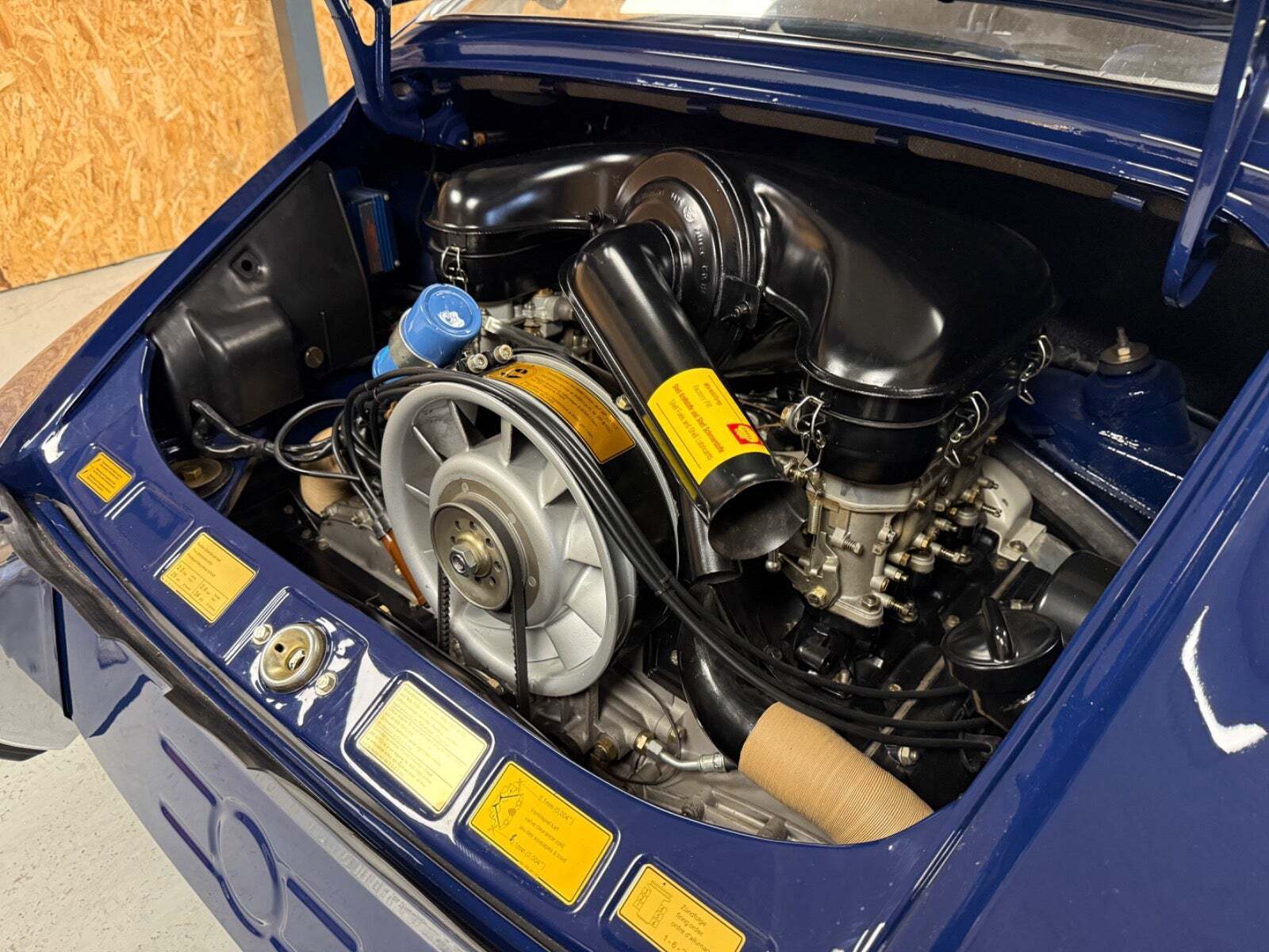 Blå Porsche 911 fra 1971