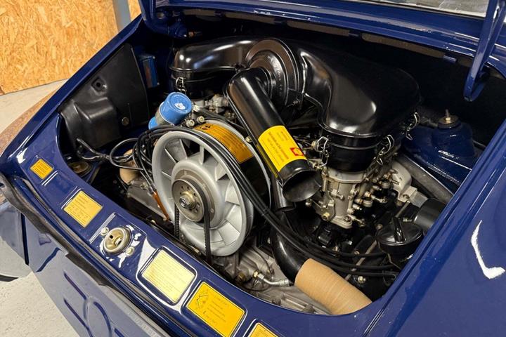 Blå Porsche 911 fra 1971