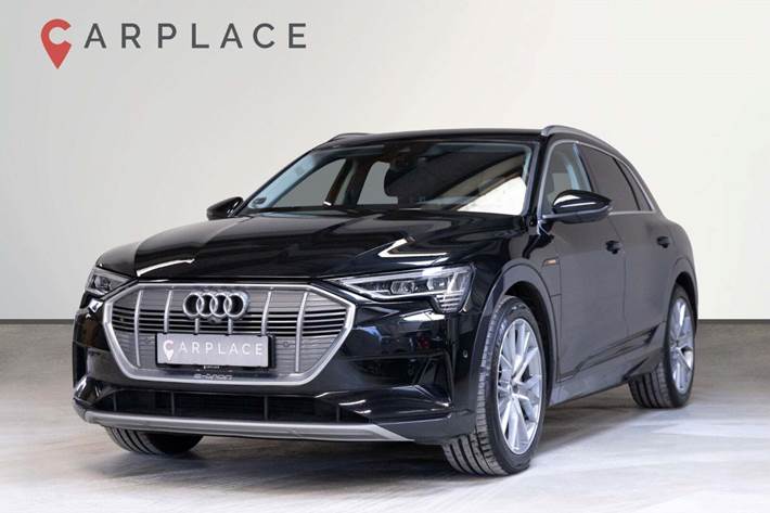 Sort Audi e-tron fra 2023 set udefra