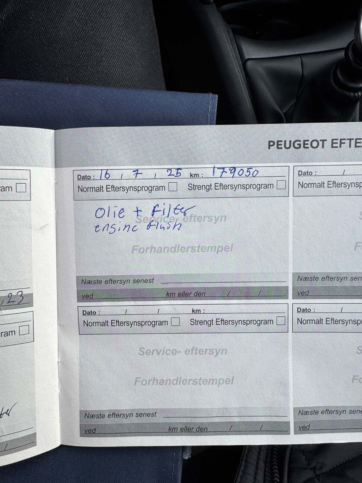 Grå Peugeot 208 fra 2019