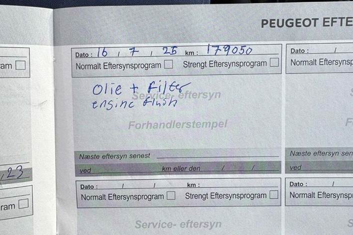 Grå Peugeot 208 fra 2019