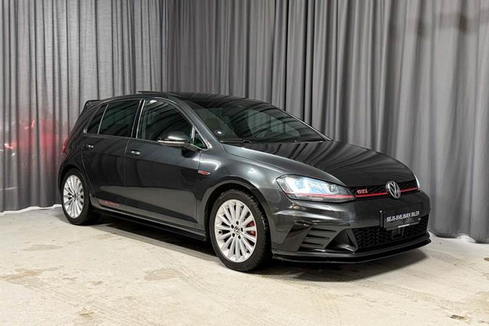 Grå VW Golf VII fra 2016 set udefra