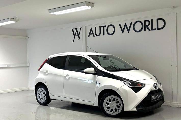 Hvid Toyota Aygo fra 2019