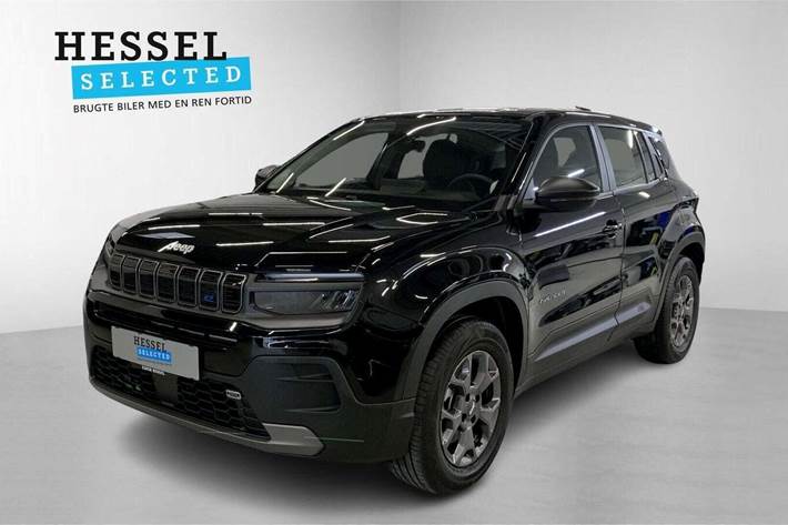 Sort Jeep Avenger fra 2023 set udefra