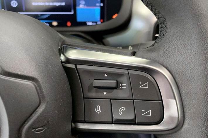 Rød Jeep Avenger fra 2023