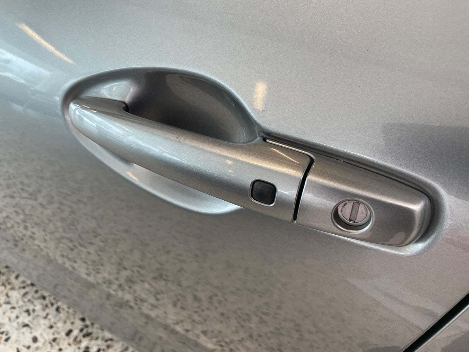 Grå Suzuki Swift fra 2018