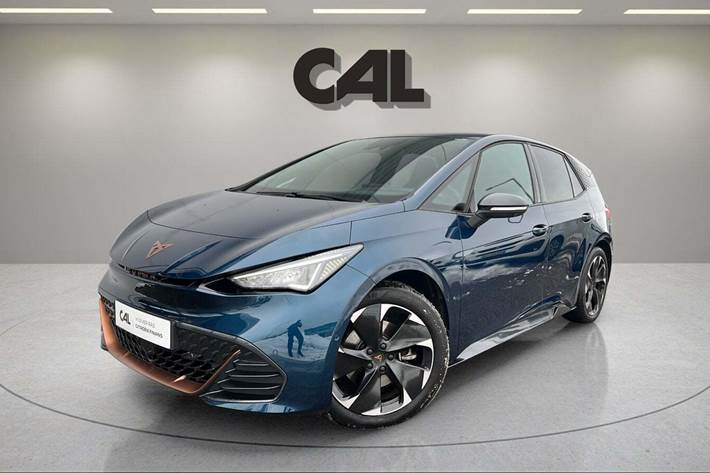 Blå Cupra Born fra 2024 set udefra