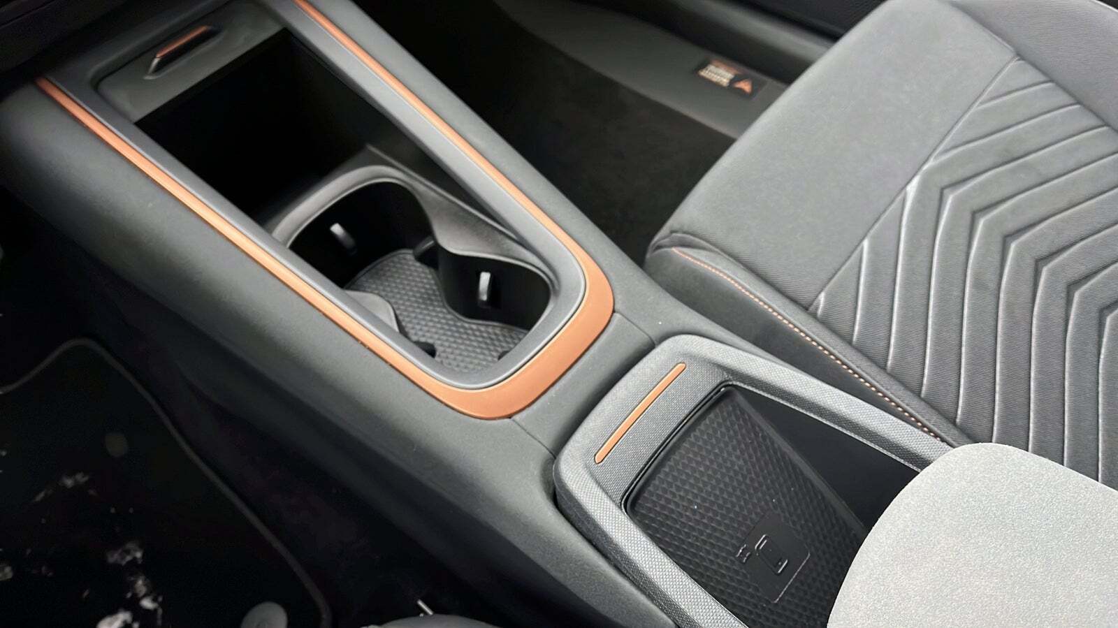 Blå Cupra Born fra 2024