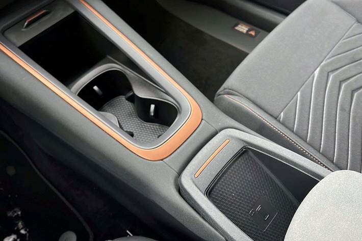 Blå Cupra Born fra 2024