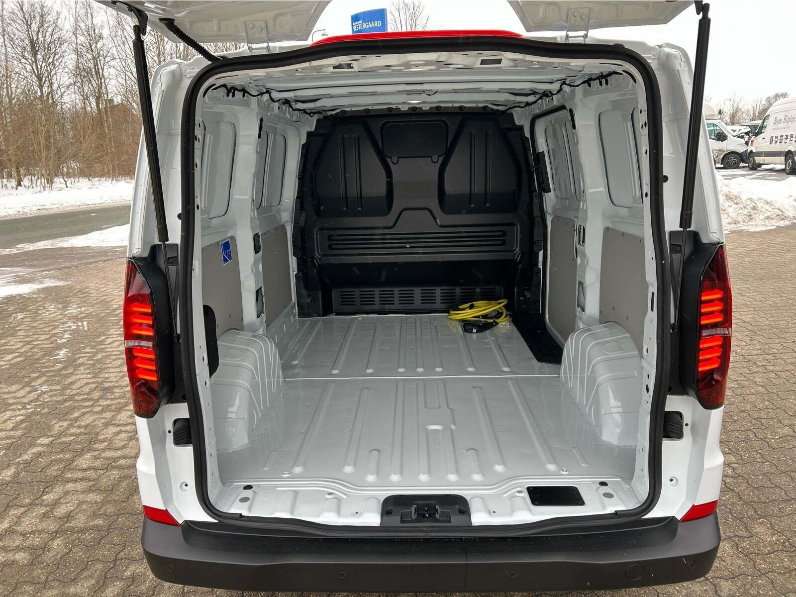 Hvid VW e-Transporter fra 2025