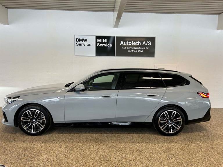 BMW i5 eDrive40 Touring Fully Charged M-Sport