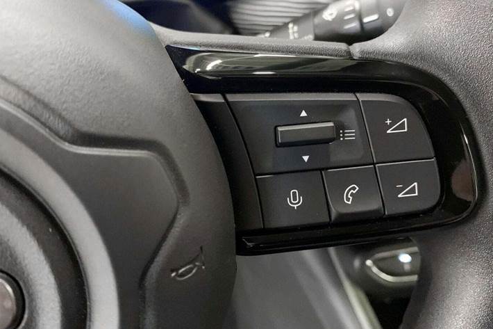 Rød Jeep Avenger fra 2023