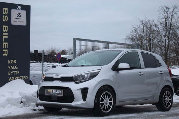 Sølv Kia Picanto fra 2018 set udefra
