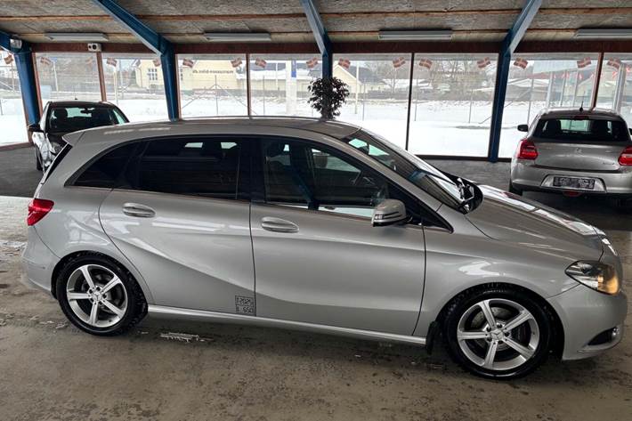 Sølv Mercedes B200 fra 2013