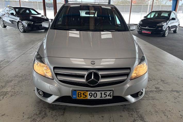 Sølv Mercedes B200 fra 2013