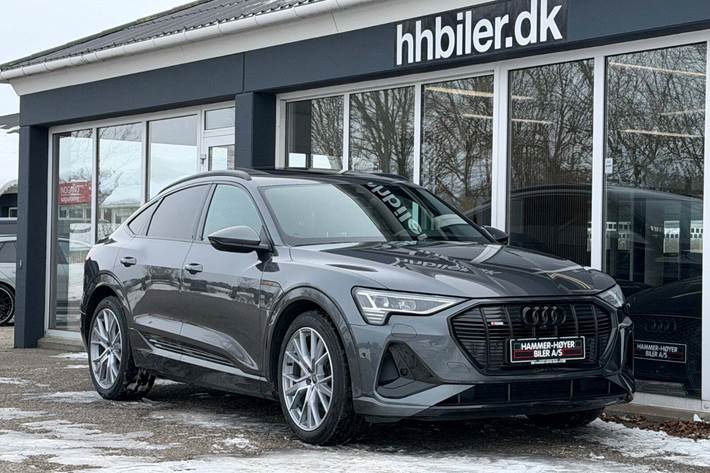 Grå Audi e-tron fra 2022 set udefra