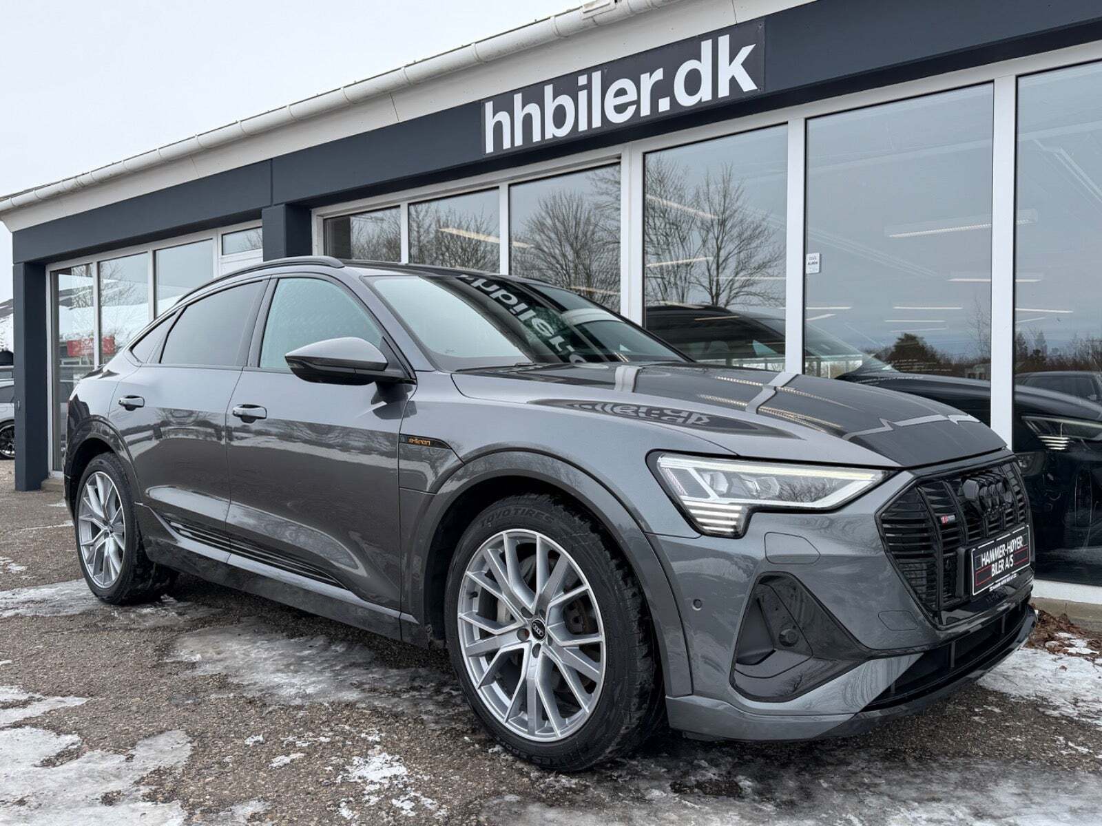 Grå Audi e-tron fra 2022