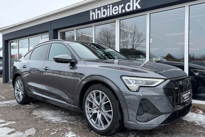 Grå Audi e-tron fra 2022