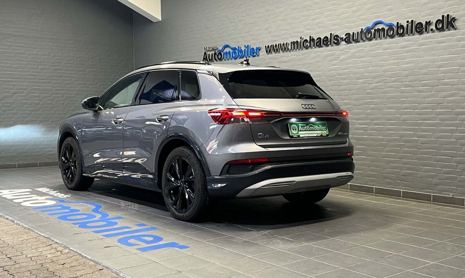 Grå Audi Q4 e-tron fra 2024