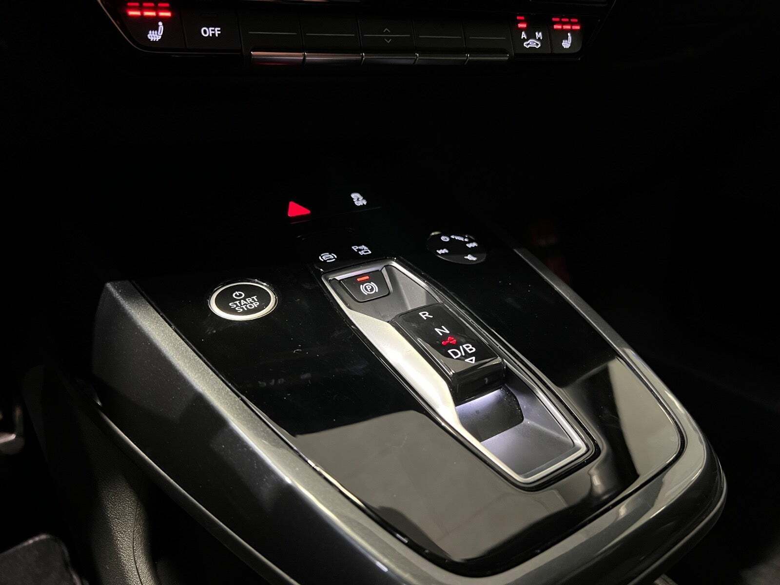 Grå Audi Q4 e-tron fra 2024
