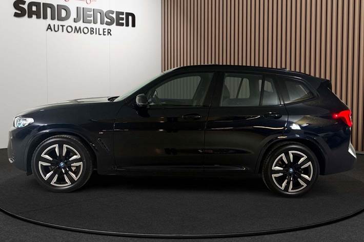 Sort BMW iX3 fra 2024