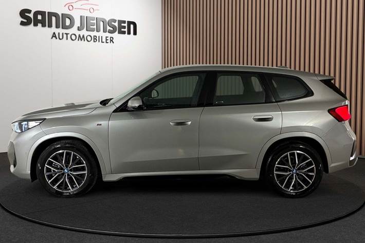 Grå BMW iX1 fra 2024