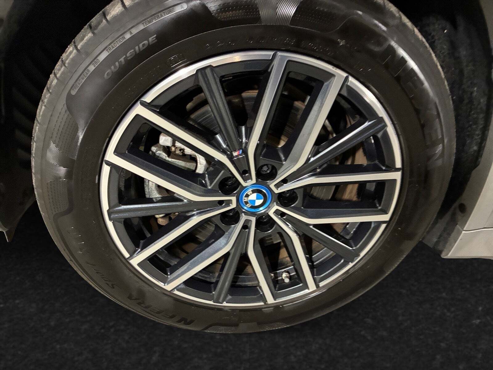 Grå BMW iX1 fra 2024