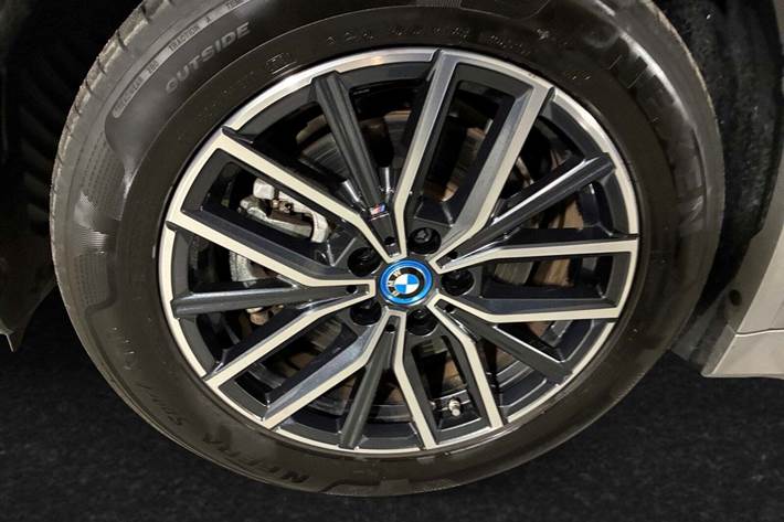 Grå BMW iX1 fra 2024