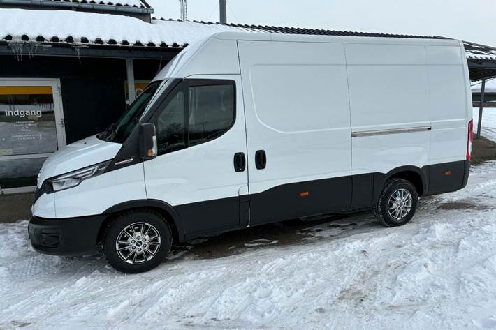 Hvid Iveco Daily fra 2023