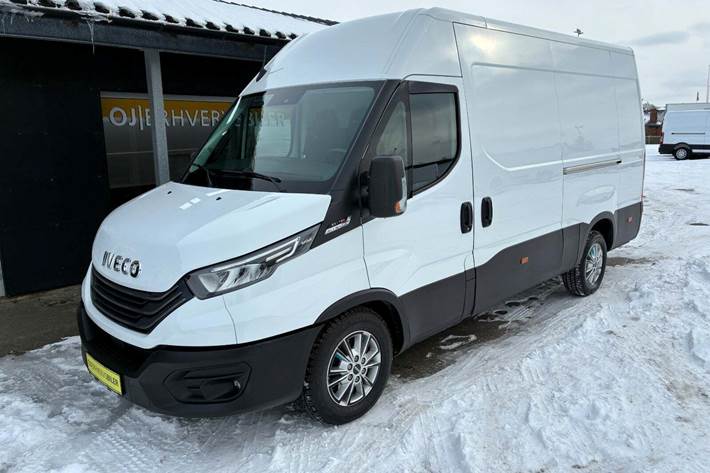 Hvid Iveco Daily fra 2023