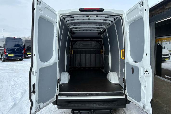 Hvid Iveco Daily fra 2023
