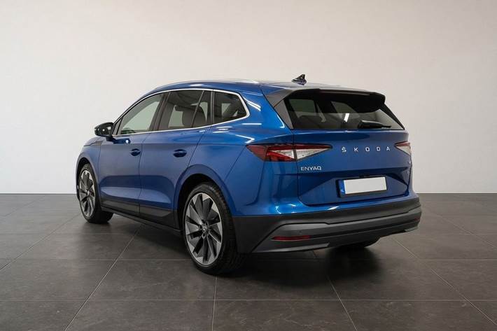Blå Skoda Enyaq fra 2021