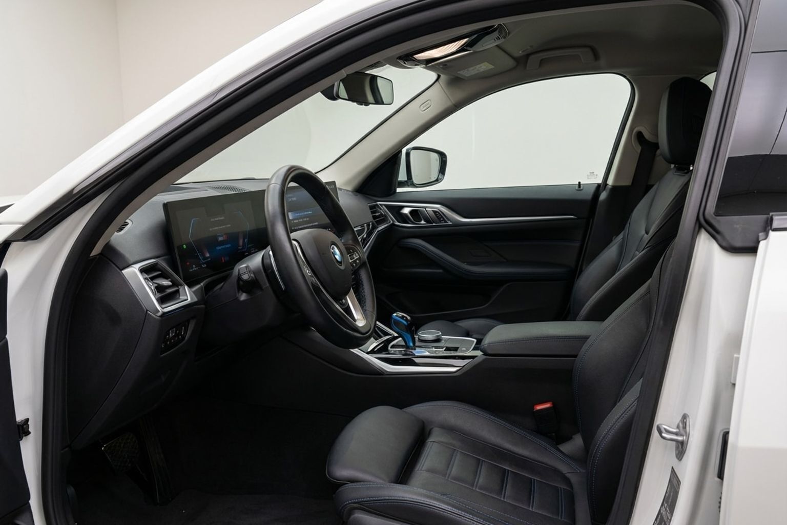Hvid BMW i4 fra 2023