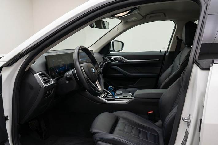 Hvid BMW i4 fra 2023