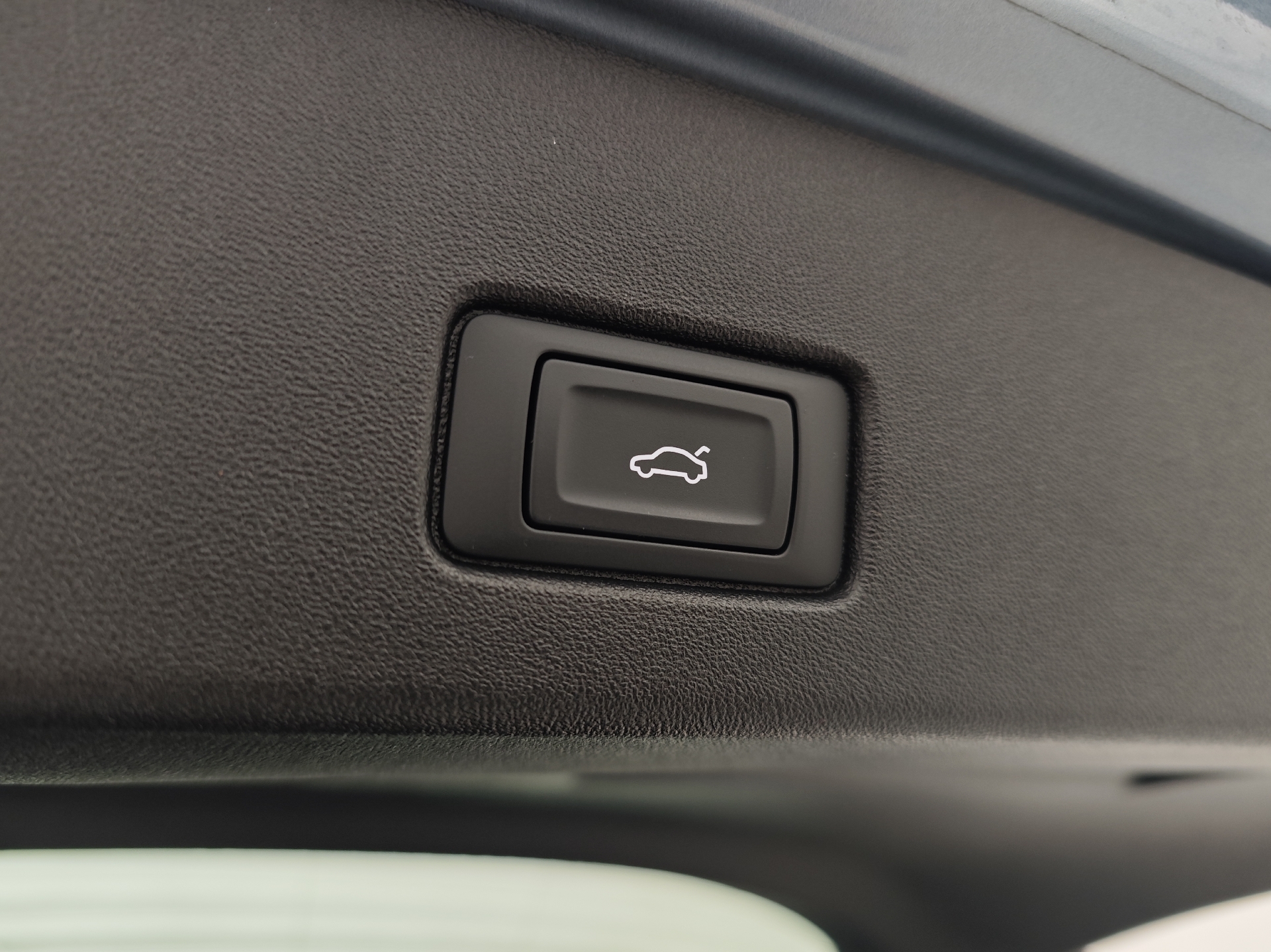 Blå Audi Q4 fra 2021