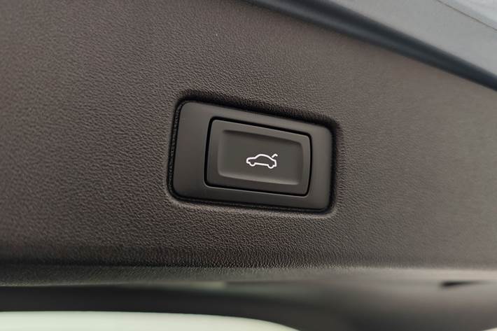 Blå Audi Q4 fra 2021