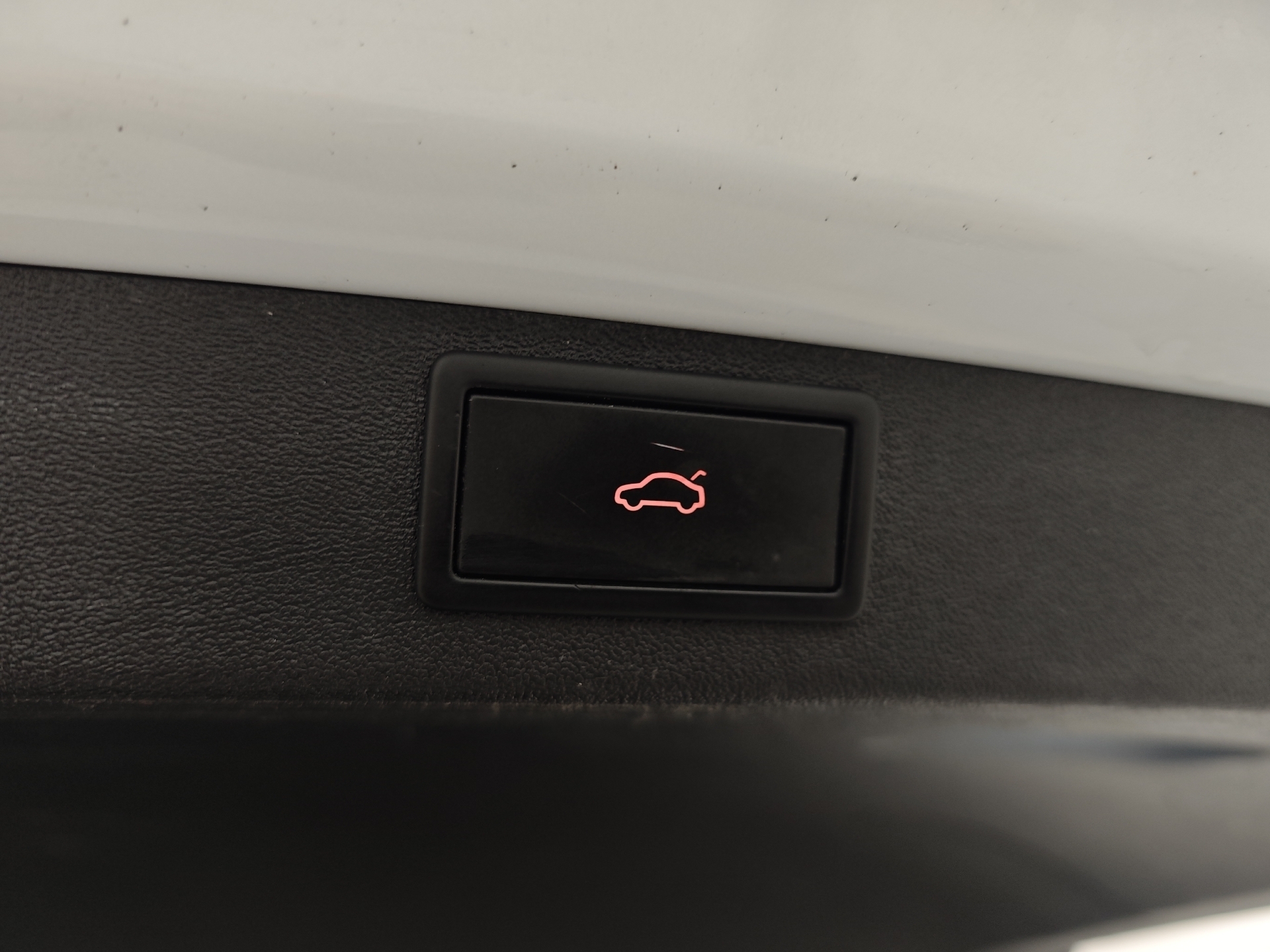 Hvid Skoda Enyaq fra 2022