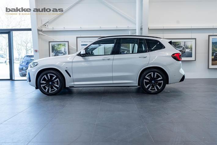 Hvid BMW iX3 fra 2022