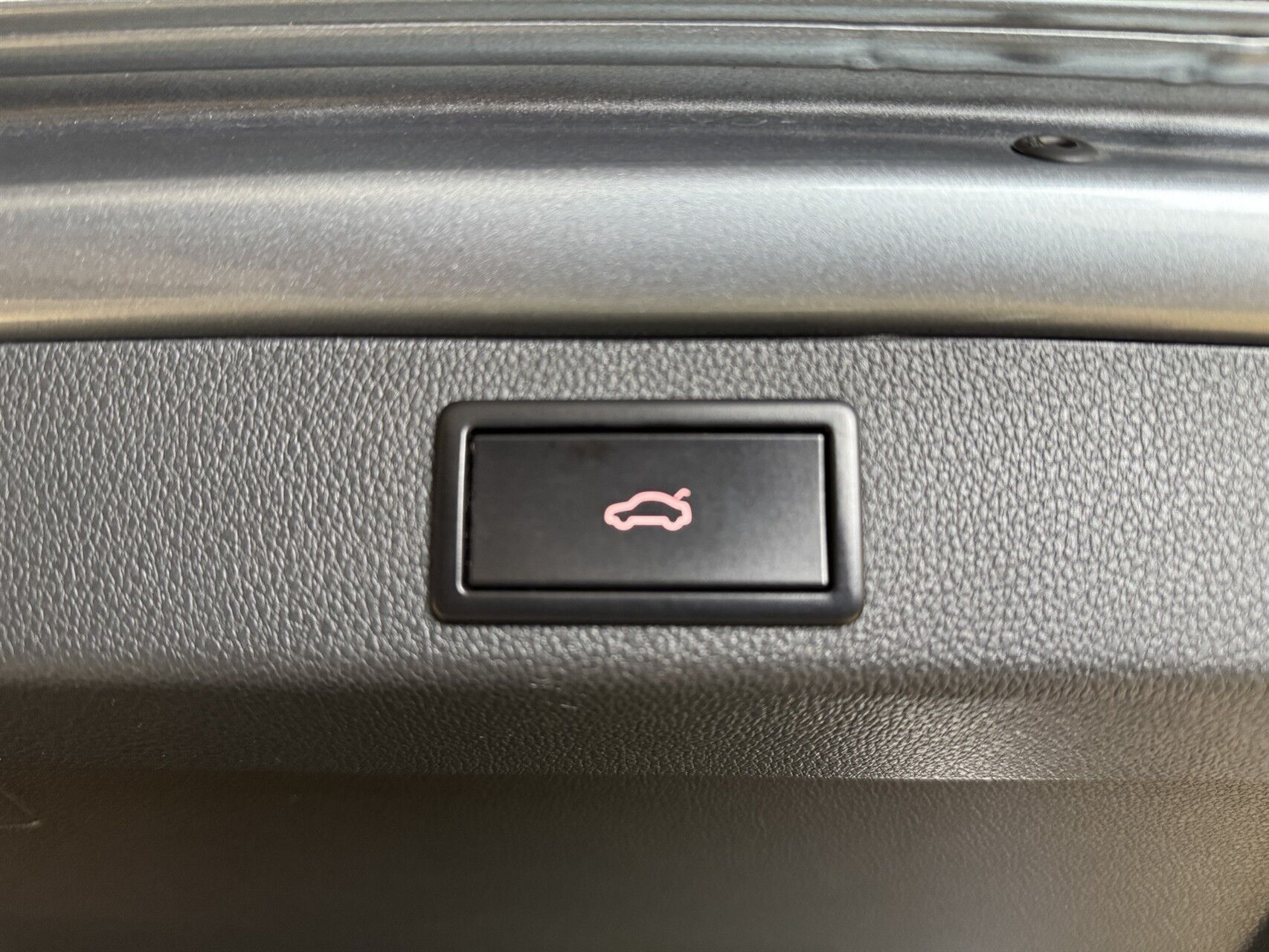 Sort Skoda Superb fra 2016