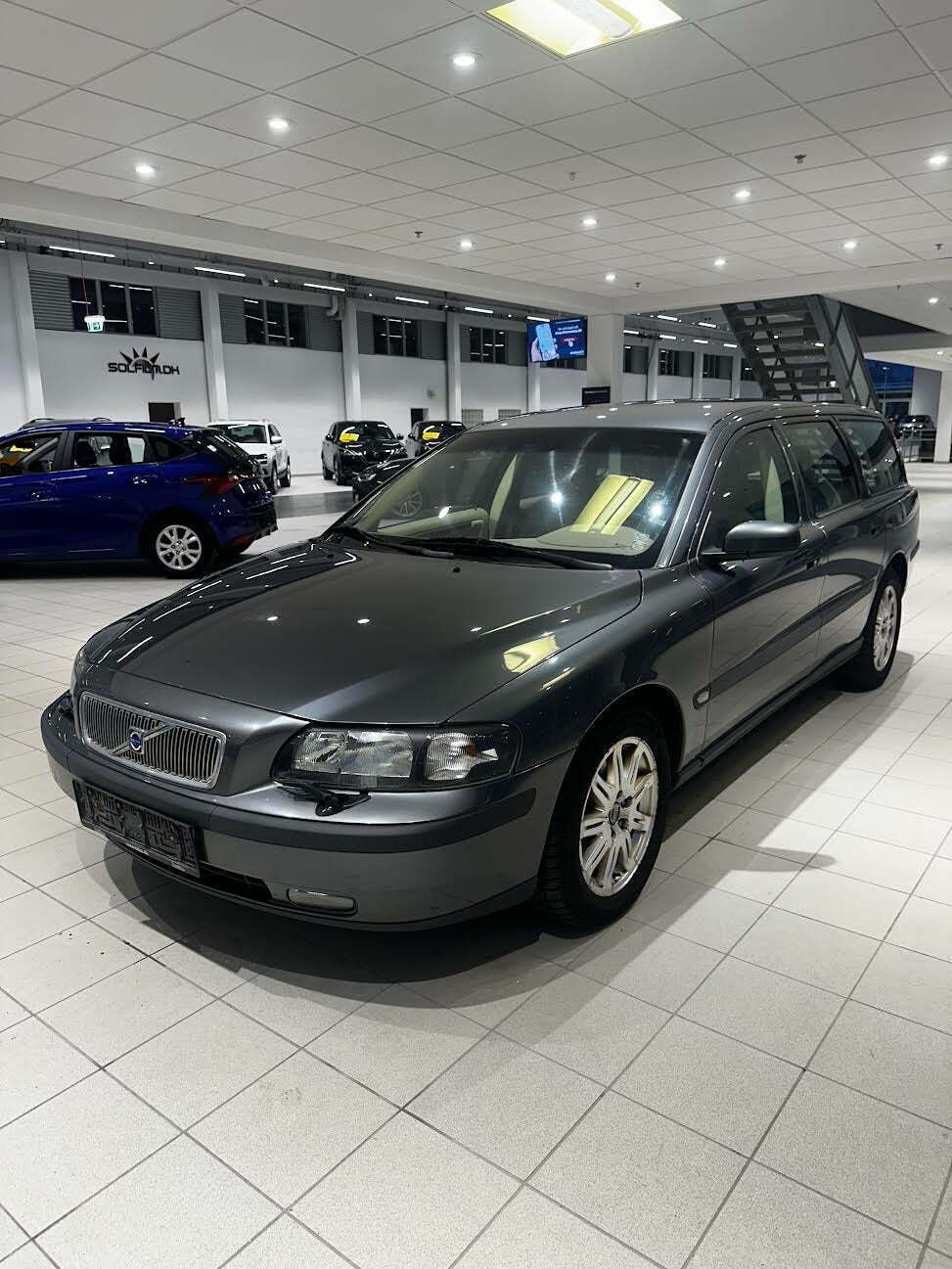 Volvo V70 2,4 170 Momentum aut.